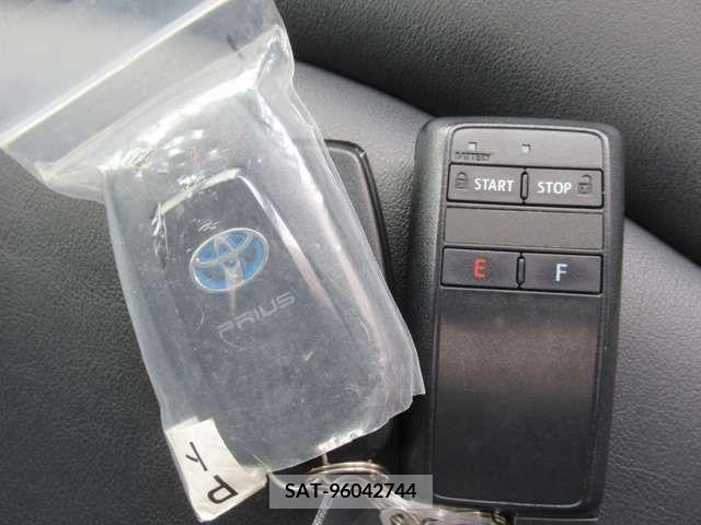 Toyota PRIUS 2016-05 330079-10