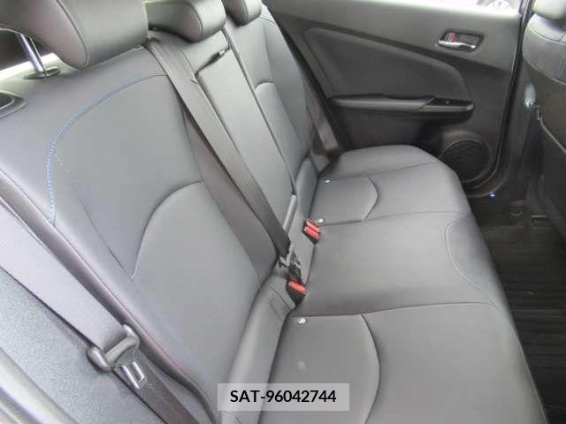 Toyota PRIUS 2016-05 330079-12