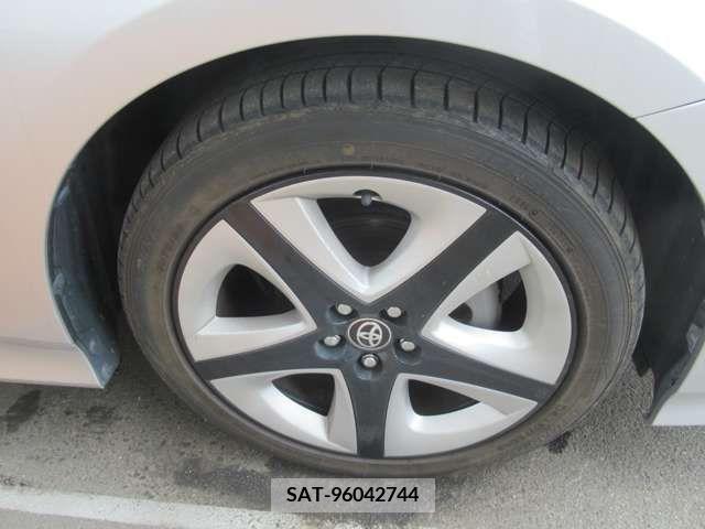 Toyota PRIUS 2016-05 330079-8