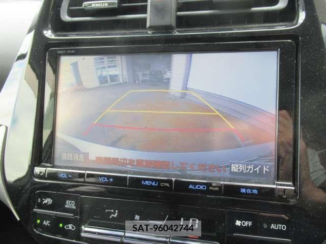 Toyota PRIUS 2016-05 330079-6