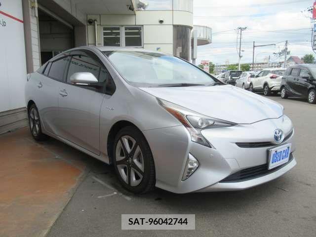 Toyota PRIUS 2016-05 330079-2