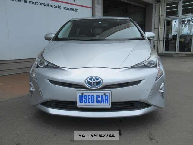 Toyota PRIUS 2016-05 330079-1