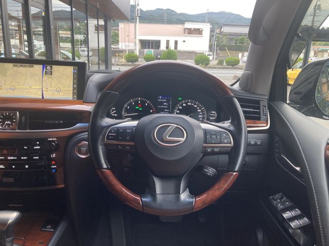 Lexus LX 2018-03 17347-17