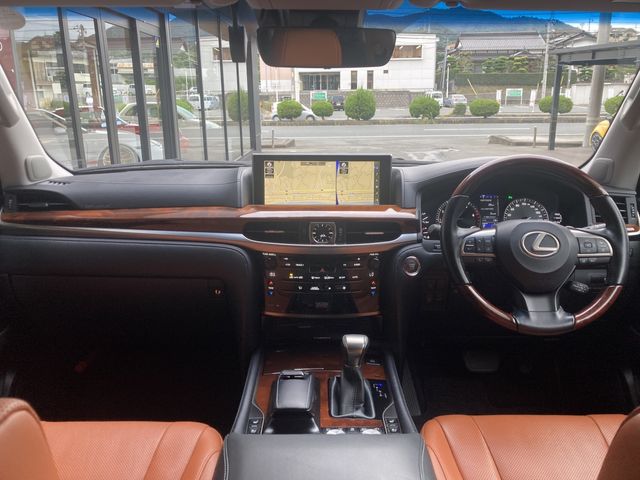 Lexus LX 2018-03 17347-16