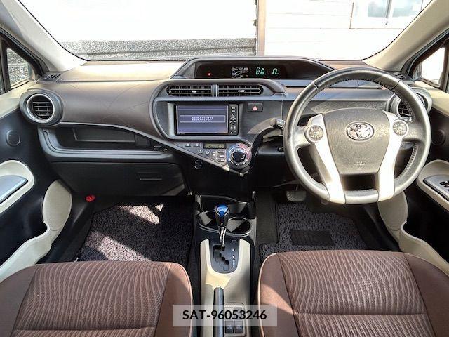 Toyota AQUA 2012-01 292115-1