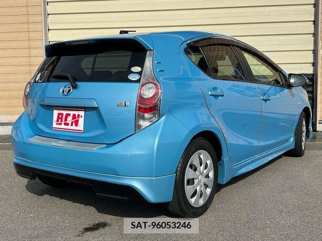 Toyota AQUA 2012-01 292115-2