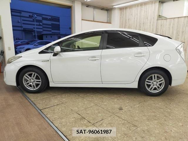 Toyota PRIUS 2012-06 382882-17