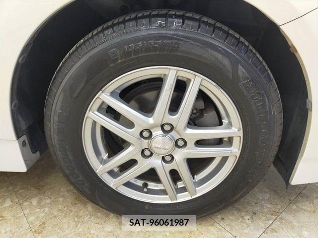 Toyota PRIUS 2012-06 382882-11
