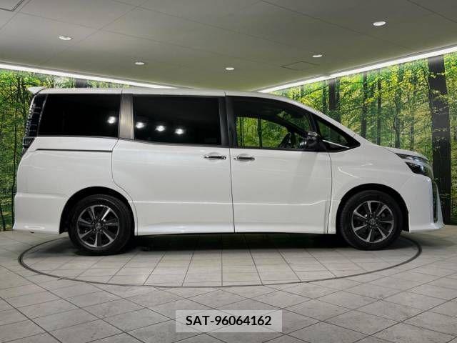 Toyota VOXY 2019-03 225332-17