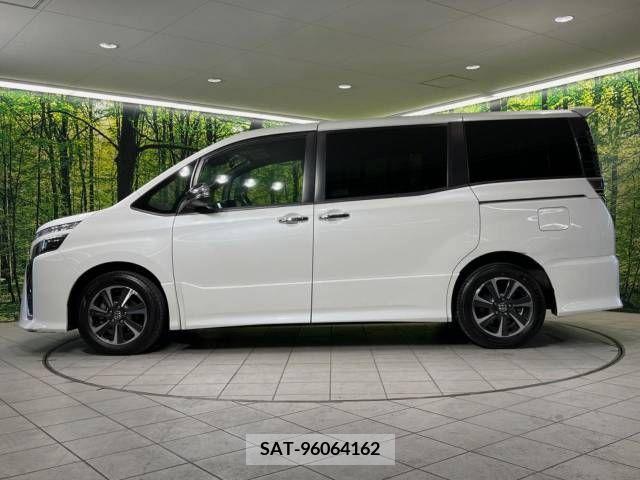 Toyota VOXY 2019-03 225332-16