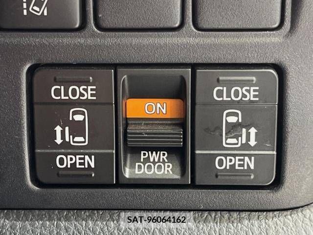 Toyota VOXY 2019-03 225332-5