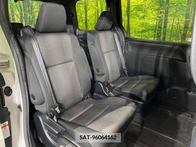 Toyota VOXY 2019-03 225332-8