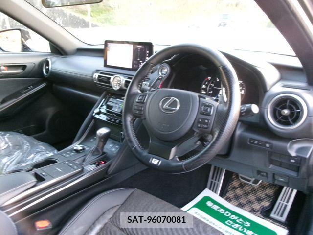Lexus IS 2021-08 227923-18