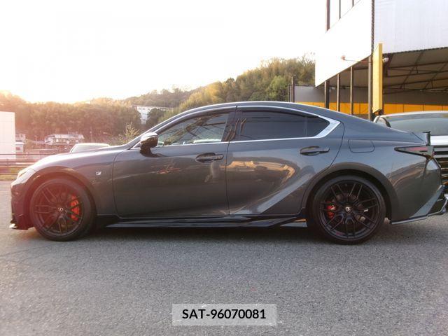 Lexus IS 2021-08 227923-11