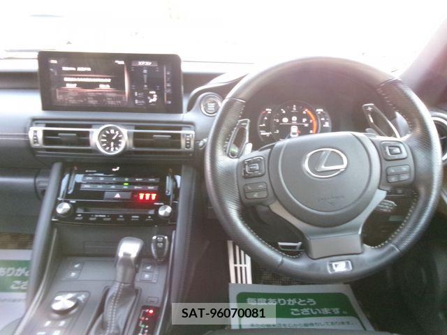 Lexus IS 2021-08 227923-1