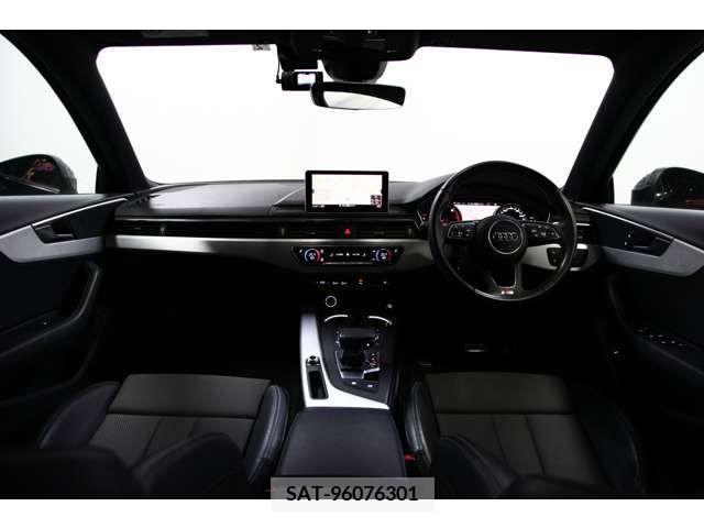 Audi A4 2018-02 372483-3