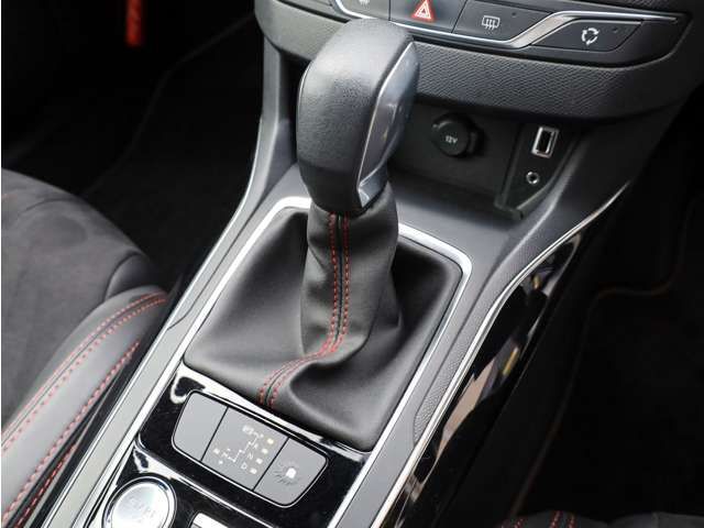 Peugeot 308 2016-02 16527-12