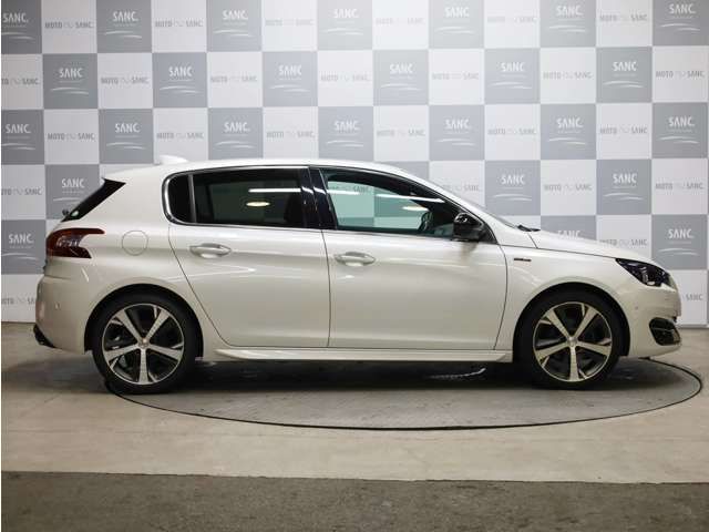 Peugeot 308 2016-02 16527-19