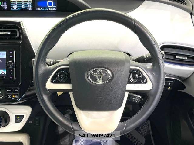 Toyota PRIUS 2016-04 349683-13