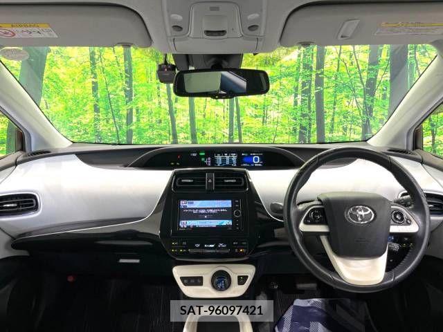 Toyota PRIUS 2016-04 349683-1