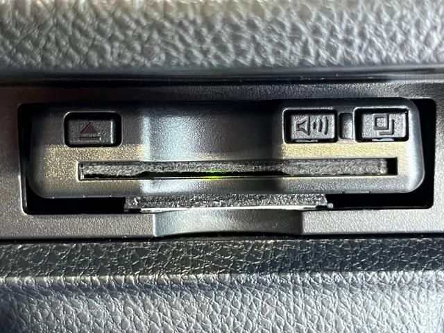 Toyota ESQUIRE 2017-11 180420-22