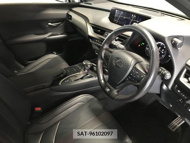 Lexus UX 2019-06 275932-9