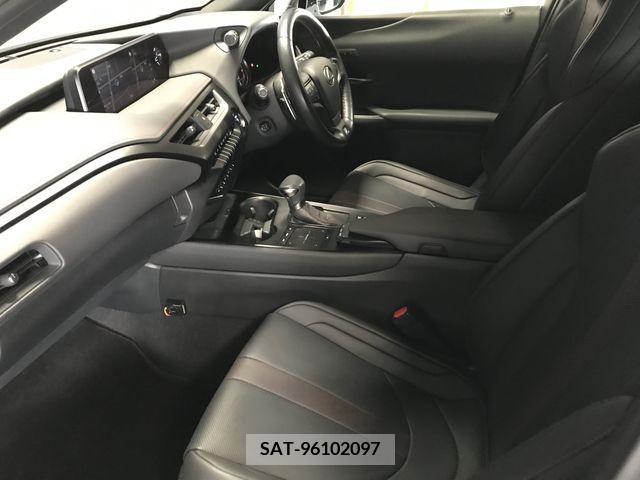 Lexus UX 2019-06 275932-10
