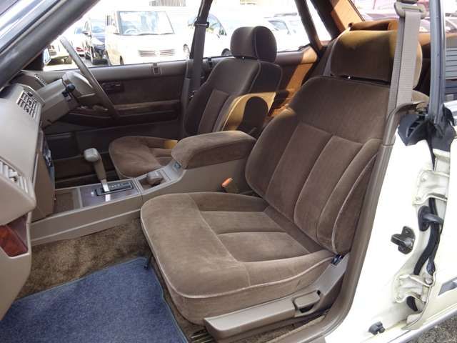 Nissan GLORIA HARDTOP 1989-10 8248-9
