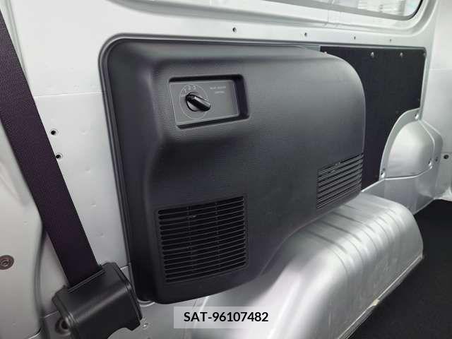 Nissan Caravan 2022-10 265336-11