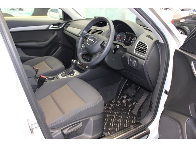 Audi Q3 2014-12 14303-19