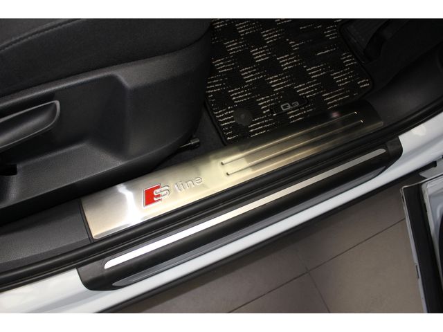 Audi Q3 2014-12 14303-22