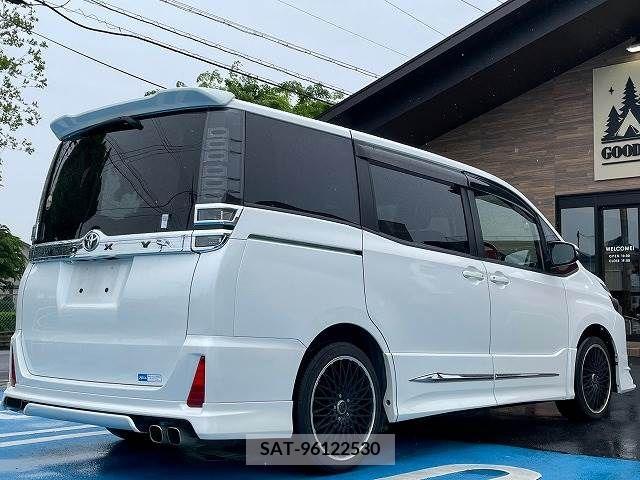 Toyota VOXY 2017-09 288945-17