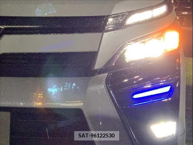 Toyota VOXY 2017-09 288945-12