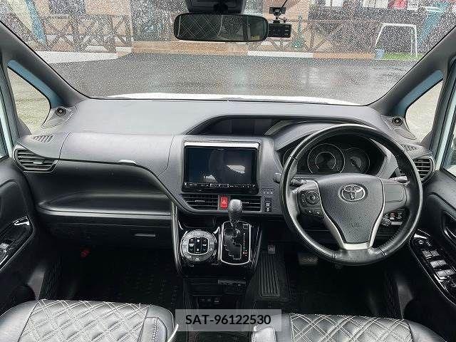 Toyota VOXY 2017-09 288945-1