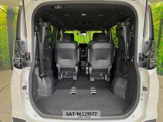 Toyota VOXY 2023-09 335274-11