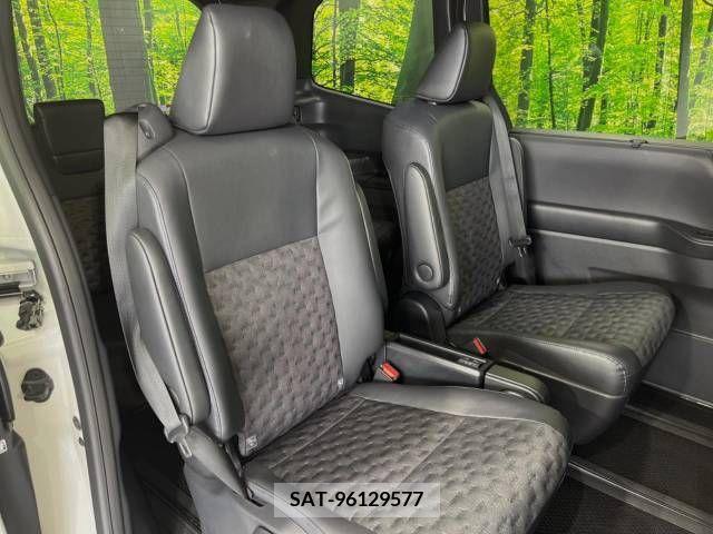 Toyota VOXY 2023-09 335274-9