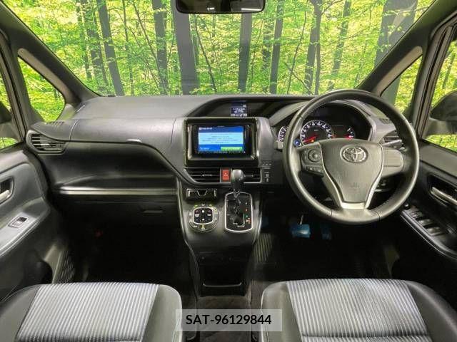 Toyota VOXY 2014-10 321421-1