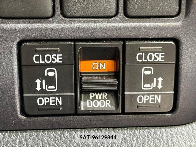 Toyota VOXY 2014-10 321421-2
