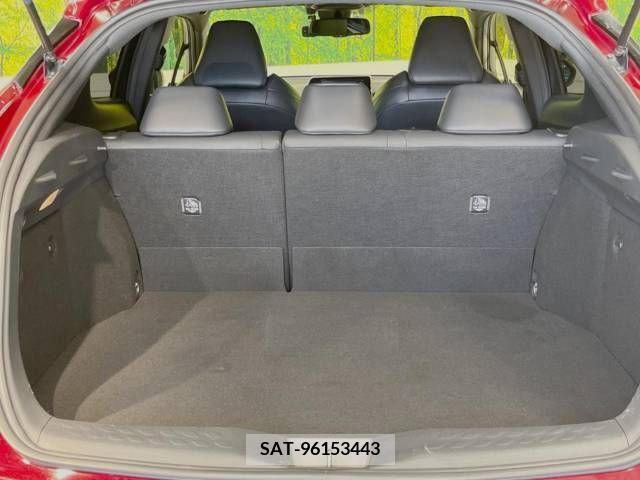 Toyota C-HR 2017-08 330538-10
