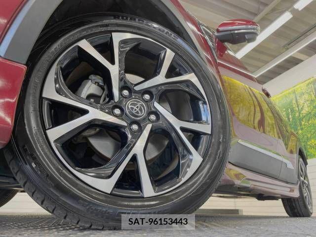 Toyota C-HR 2017-08 330538-13