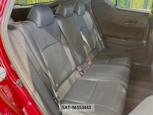 Toyota C-HR 2017-08 330538-9