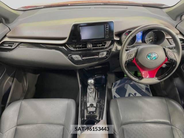 Toyota C-HR 2017-08 330538-1