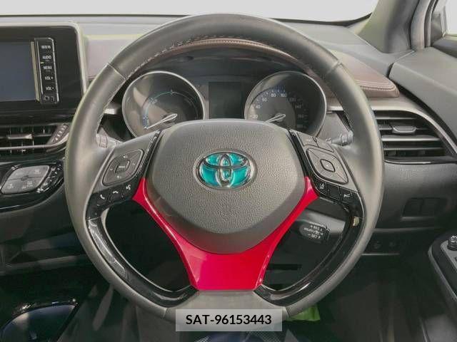 Toyota C-HR 2017-08 330538-11