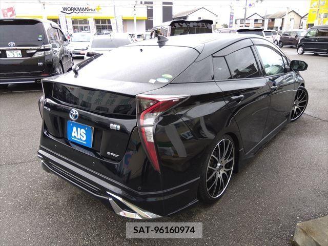 Toyota PRIUS 2016-05 322611-2