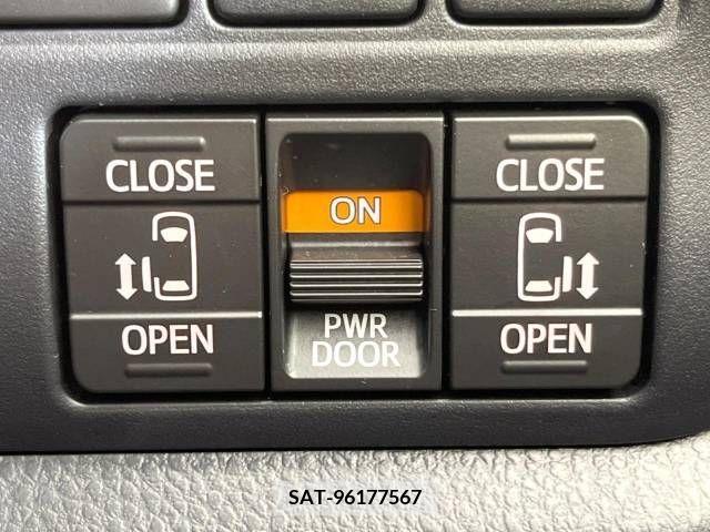 Toyota NOAH 2020-12 279463-3