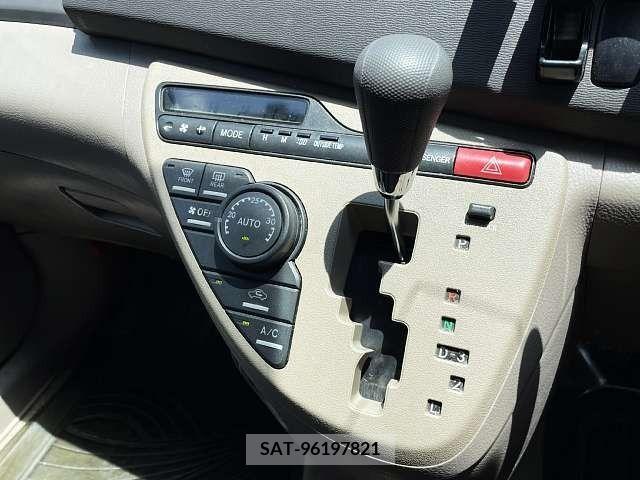 Toyota ISIS 2005-10 273096-4
