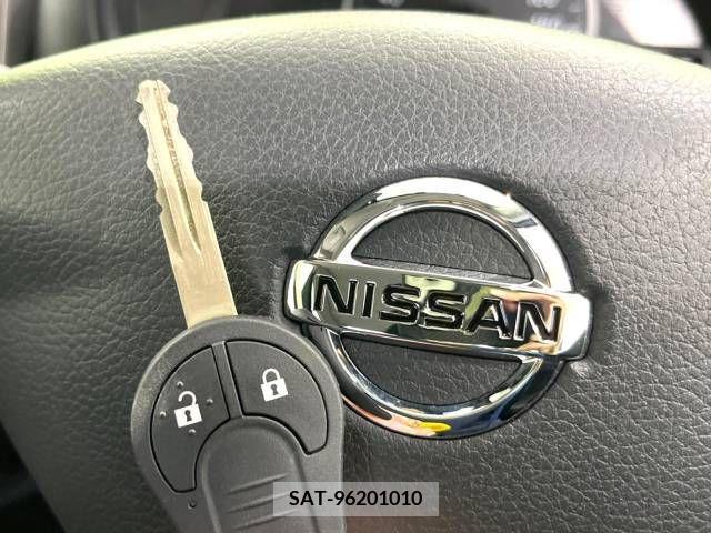 Nissan MARCH 2022-03 308106-3