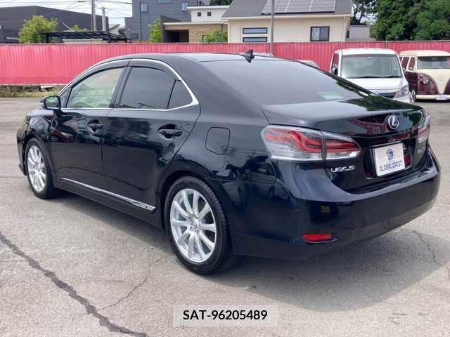 Lexus HS 2013-05 275331-1