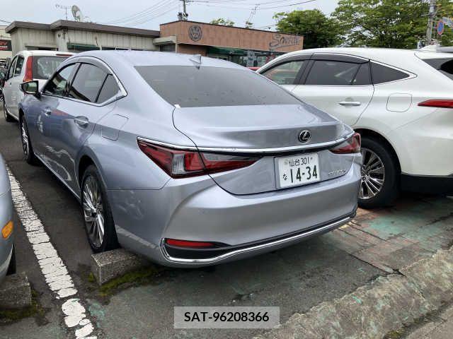 Lexus ES 2023-10 300410-2