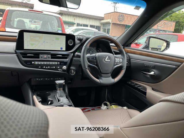 Lexus ES 2023-10 300410-1
